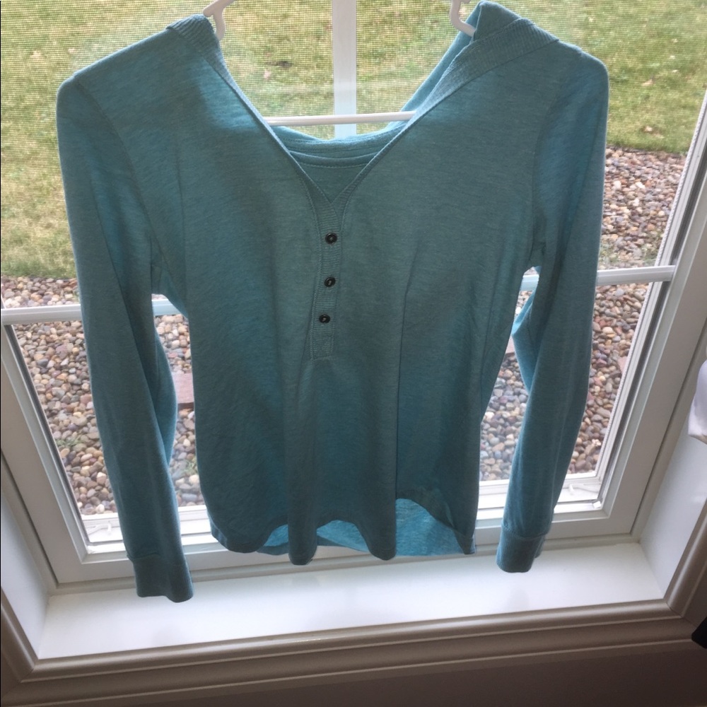 Hoodied long sleeve shirt
